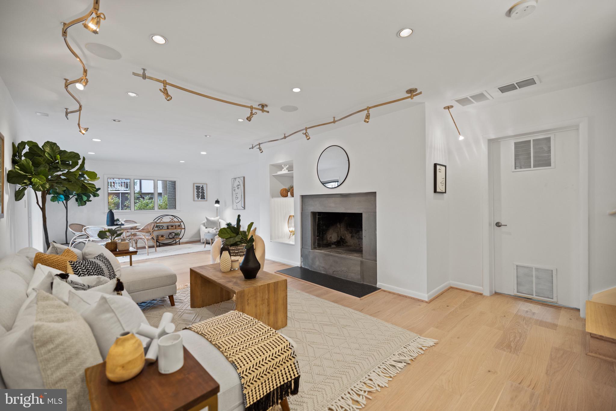 8010 RIVERSIDE DRIVE