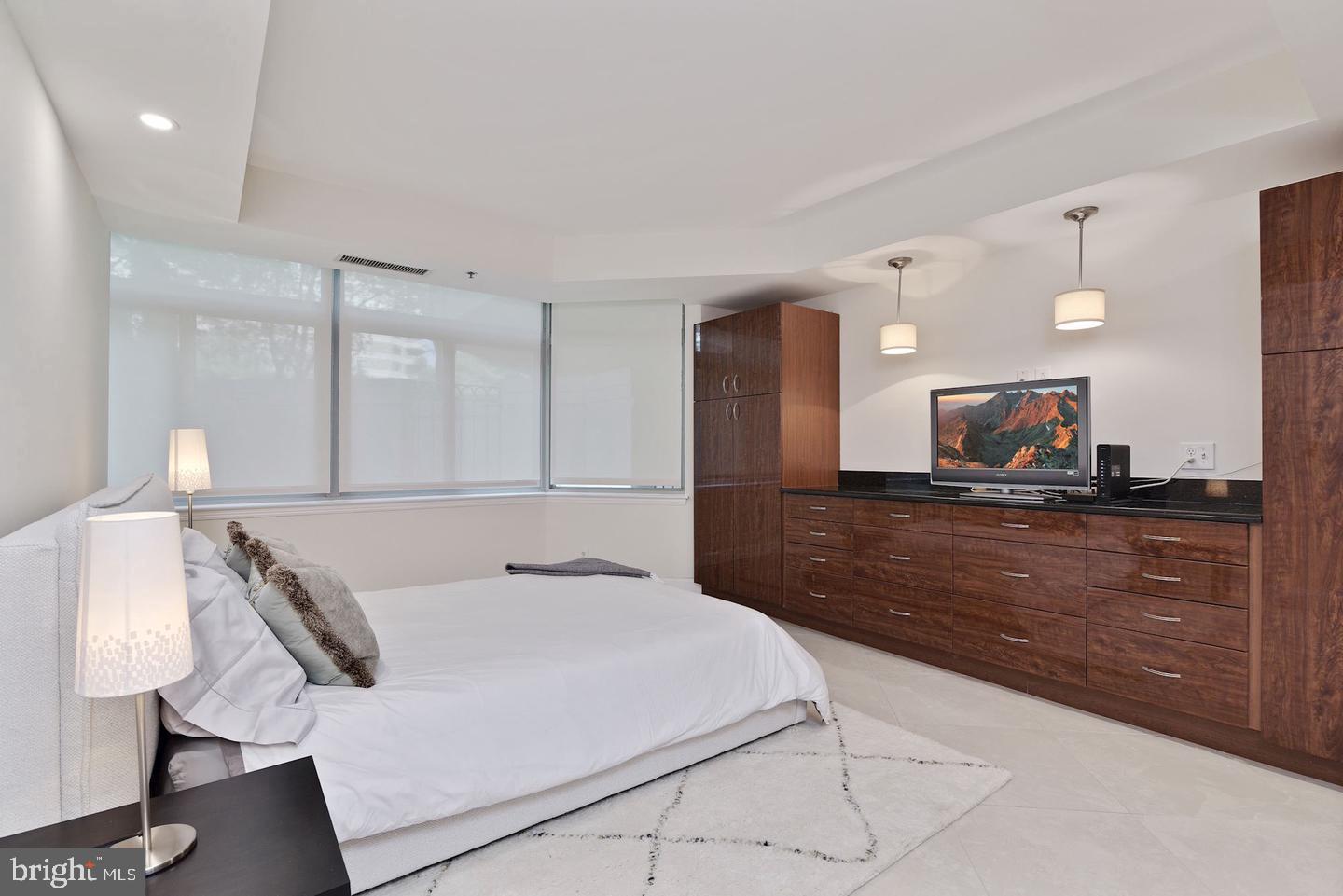 5610 Wisconsin Ave #109