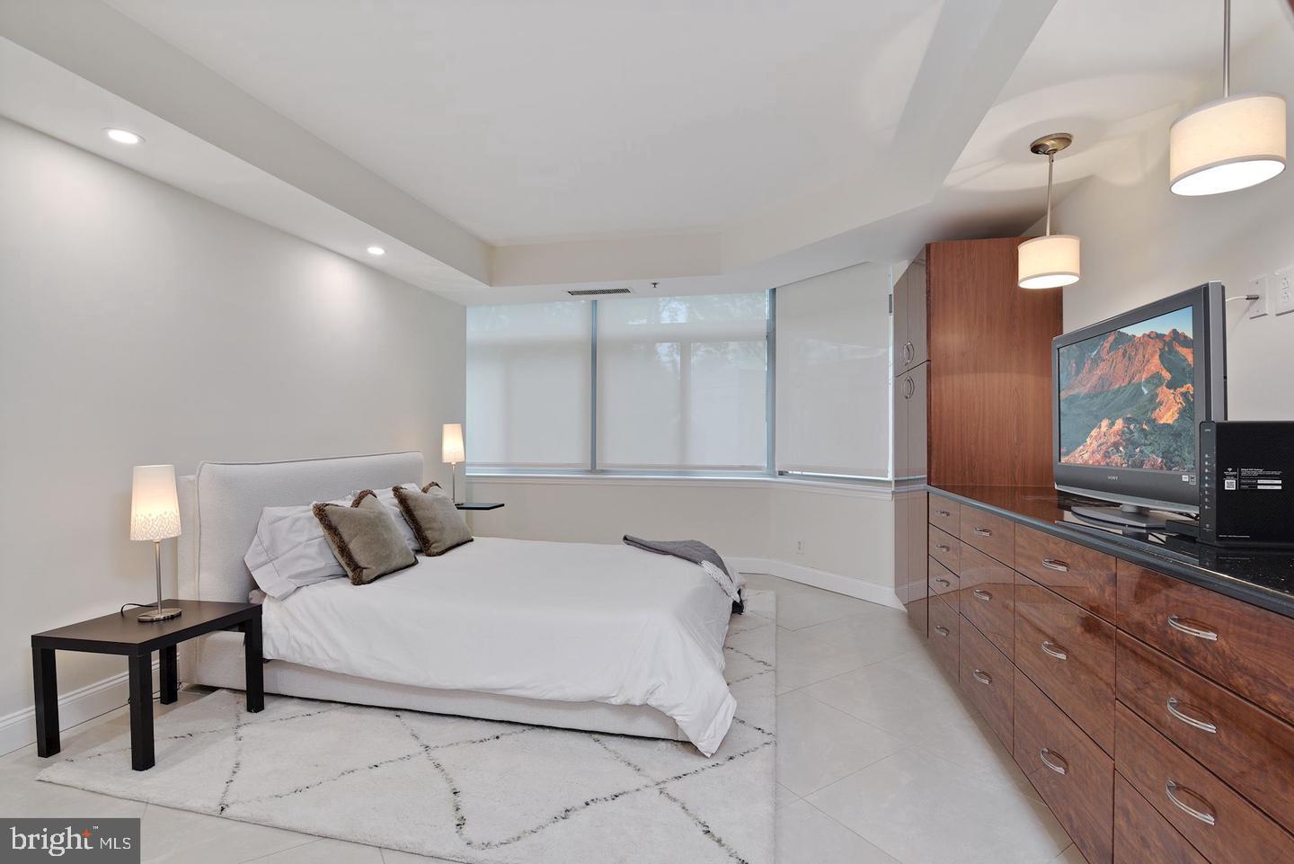 5610 Wisconsin Ave #109
