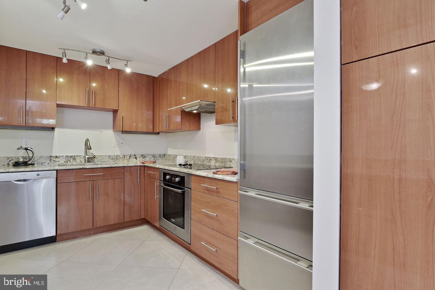 5610 Wisconsin Ave #109