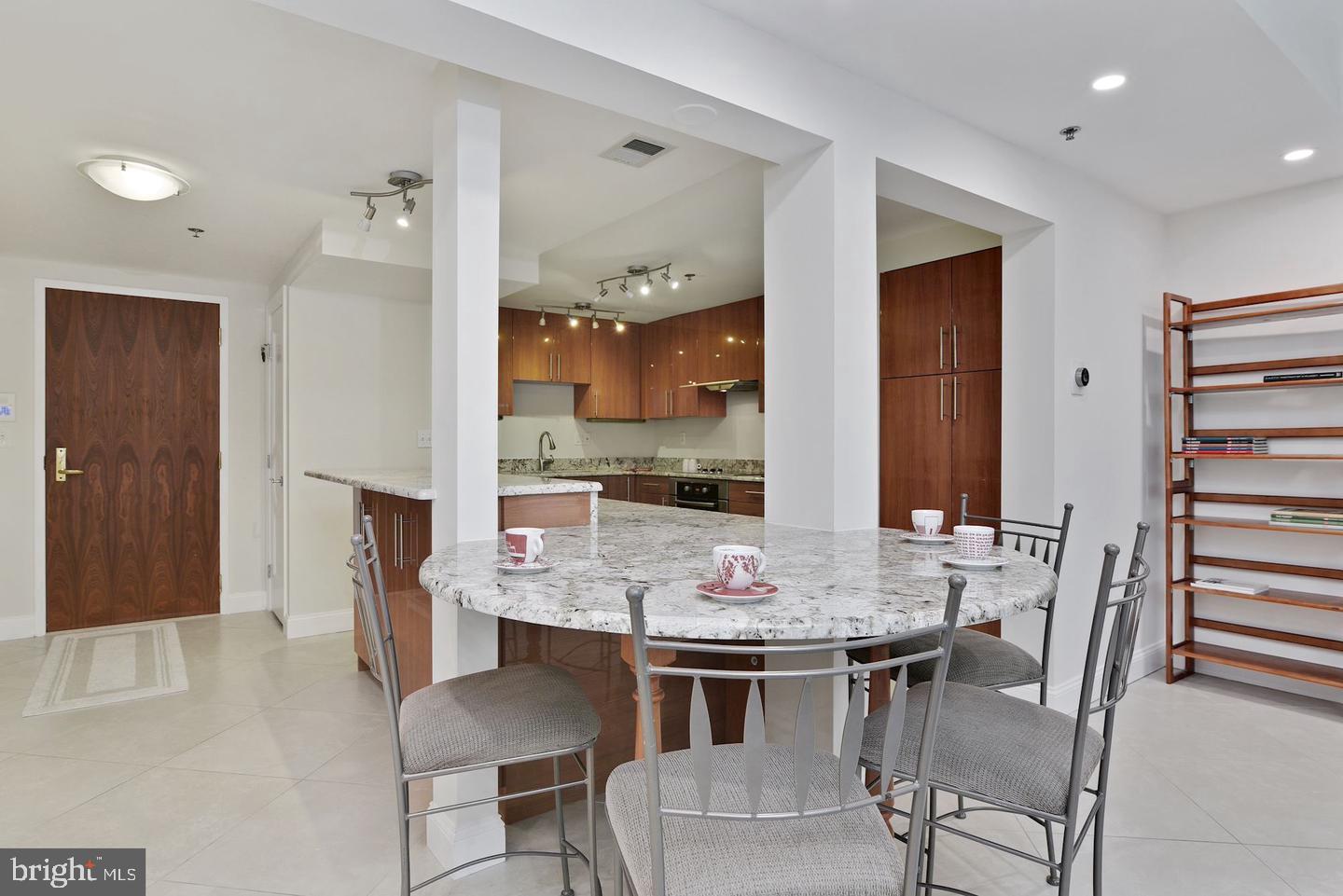 5610 Wisconsin Ave #109
