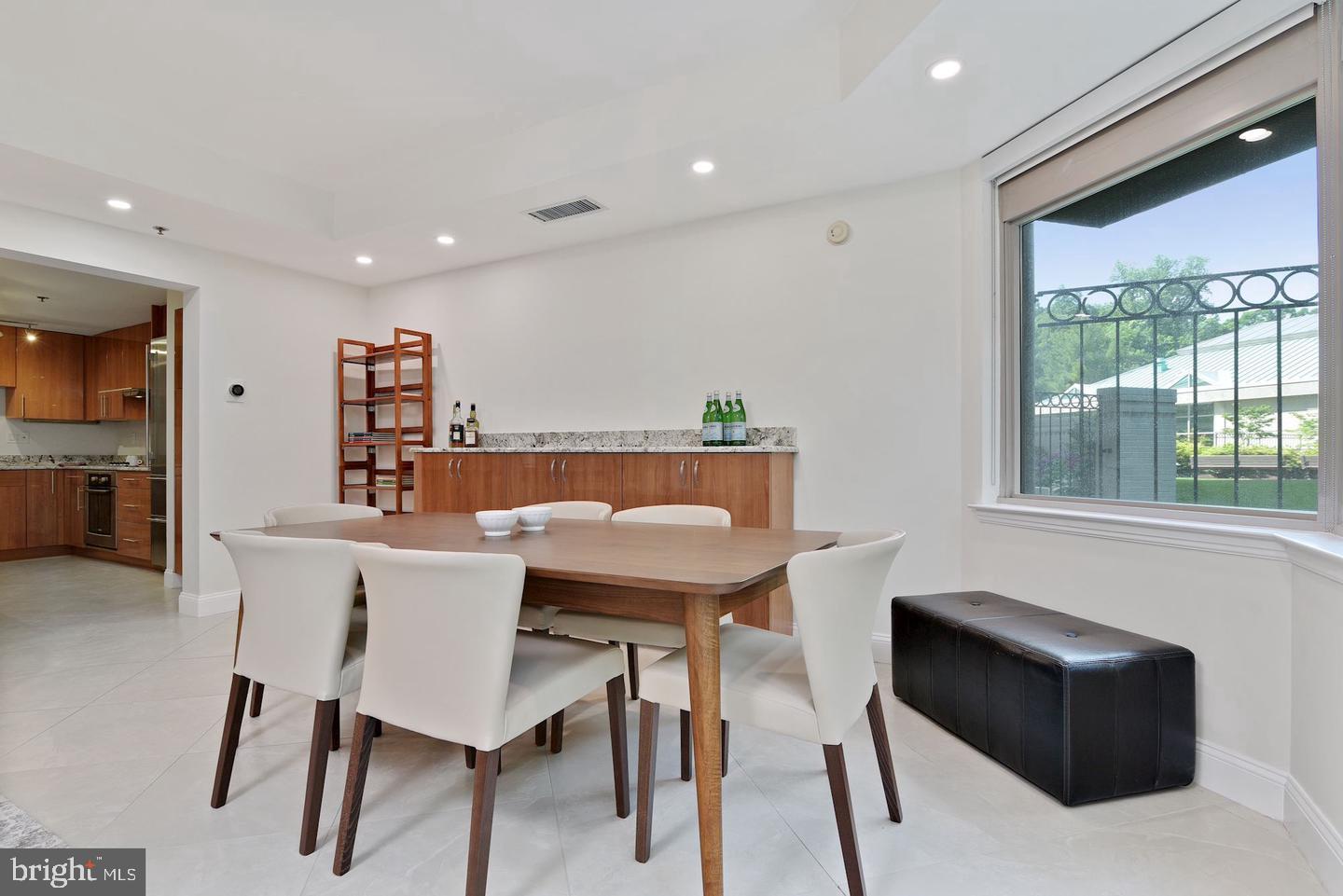 5610 Wisconsin Ave #109