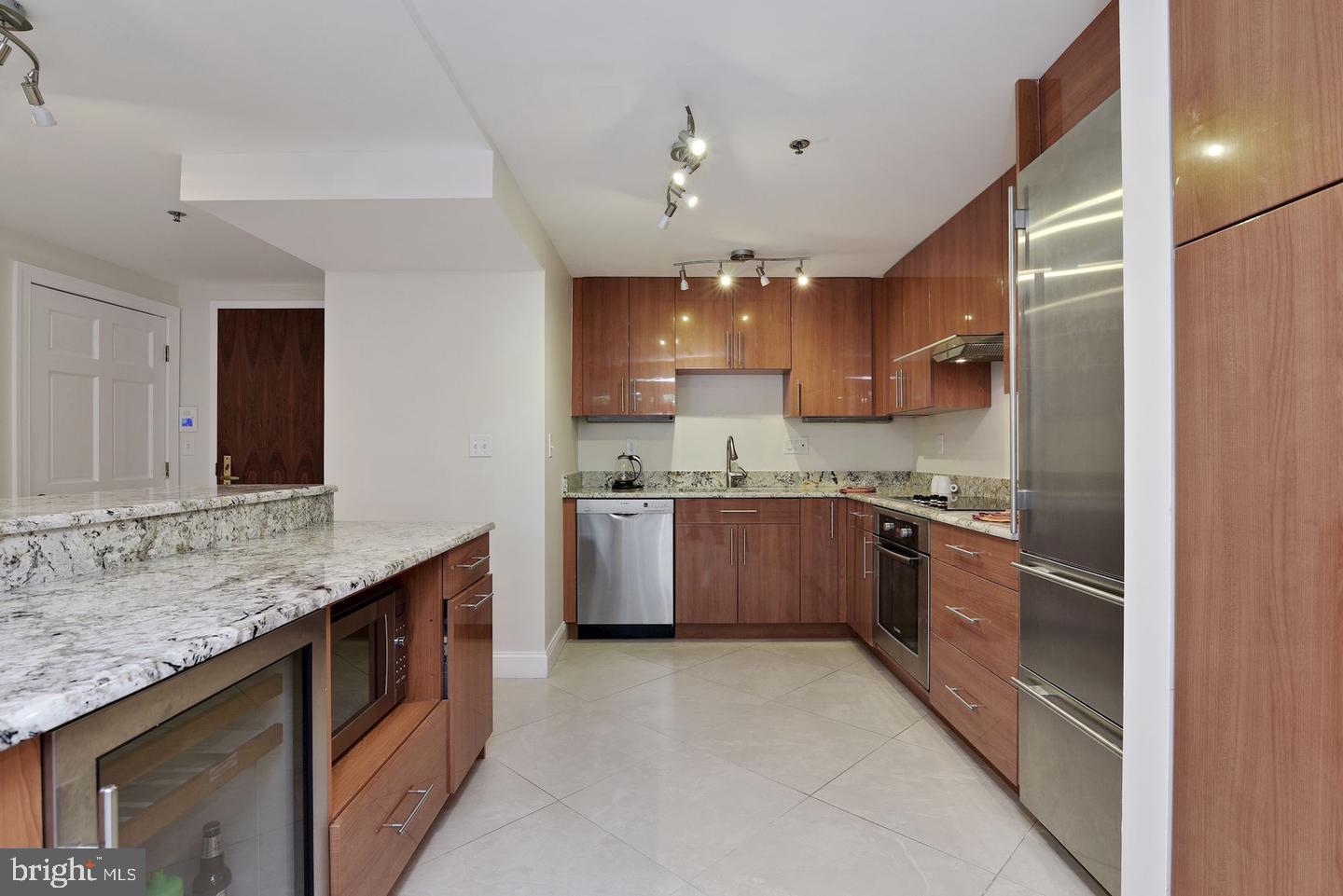 5610 Wisconsin Ave #109