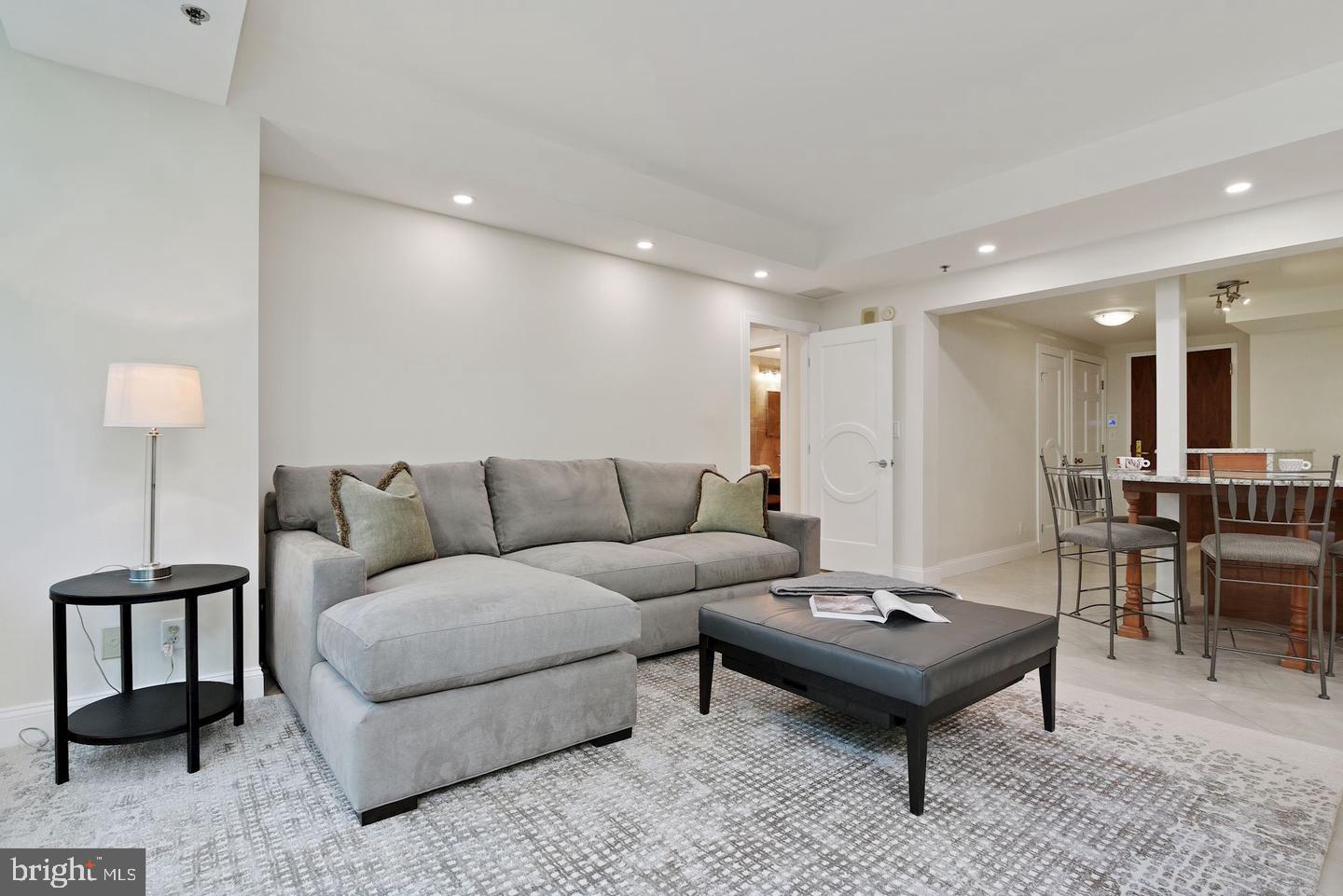 5610 Wisconsin Ave #109