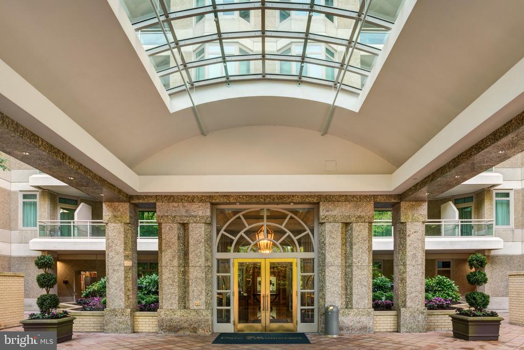 5630 Wisconsin Ave #1504