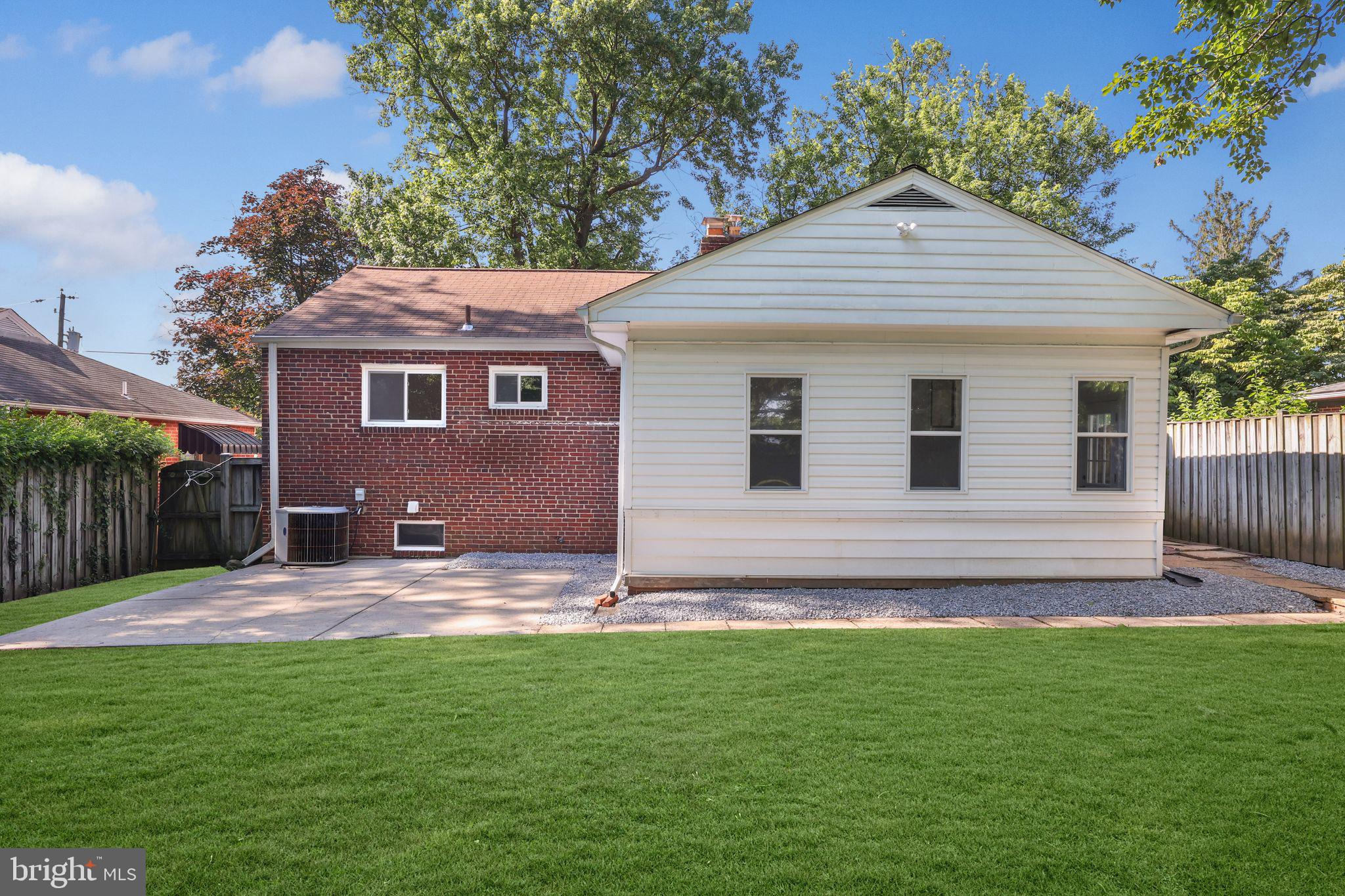 2423 HOMESTEAD DRIVE