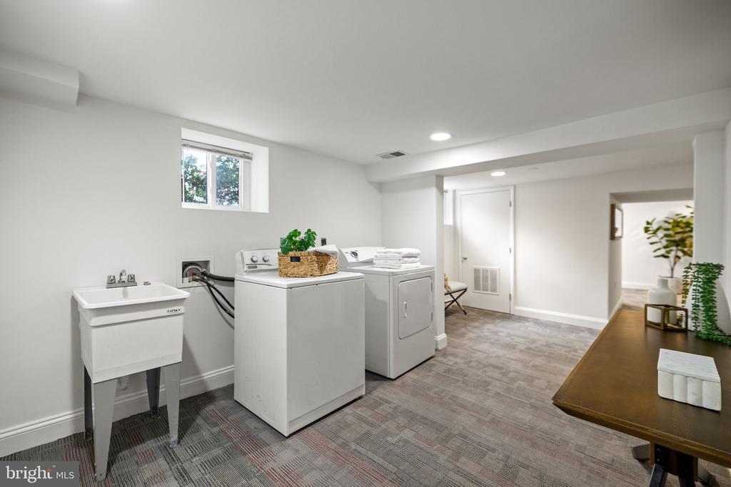 801 THAYER AVENUE