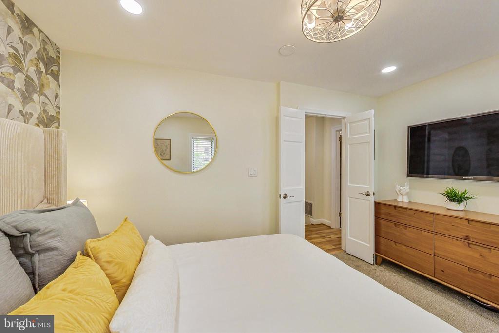 4814 HAMPDEN LANE R-2