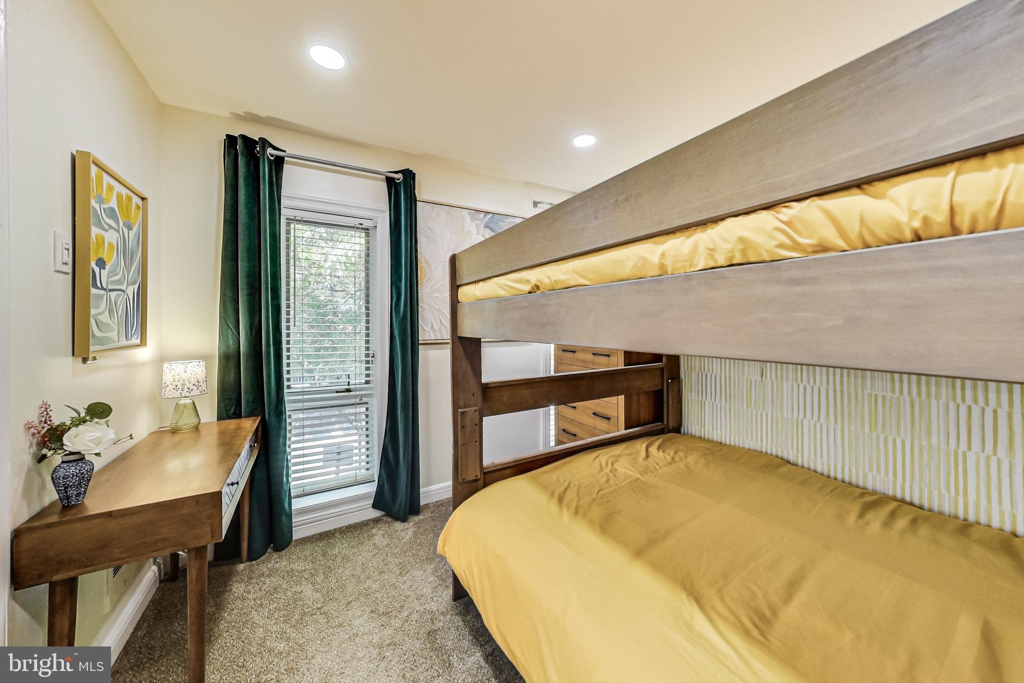 4814 HAMPDEN LANE R-2