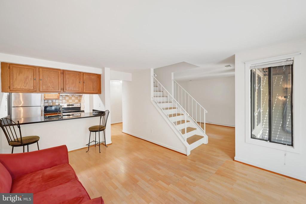 9529 COPPS HILL DRIVE