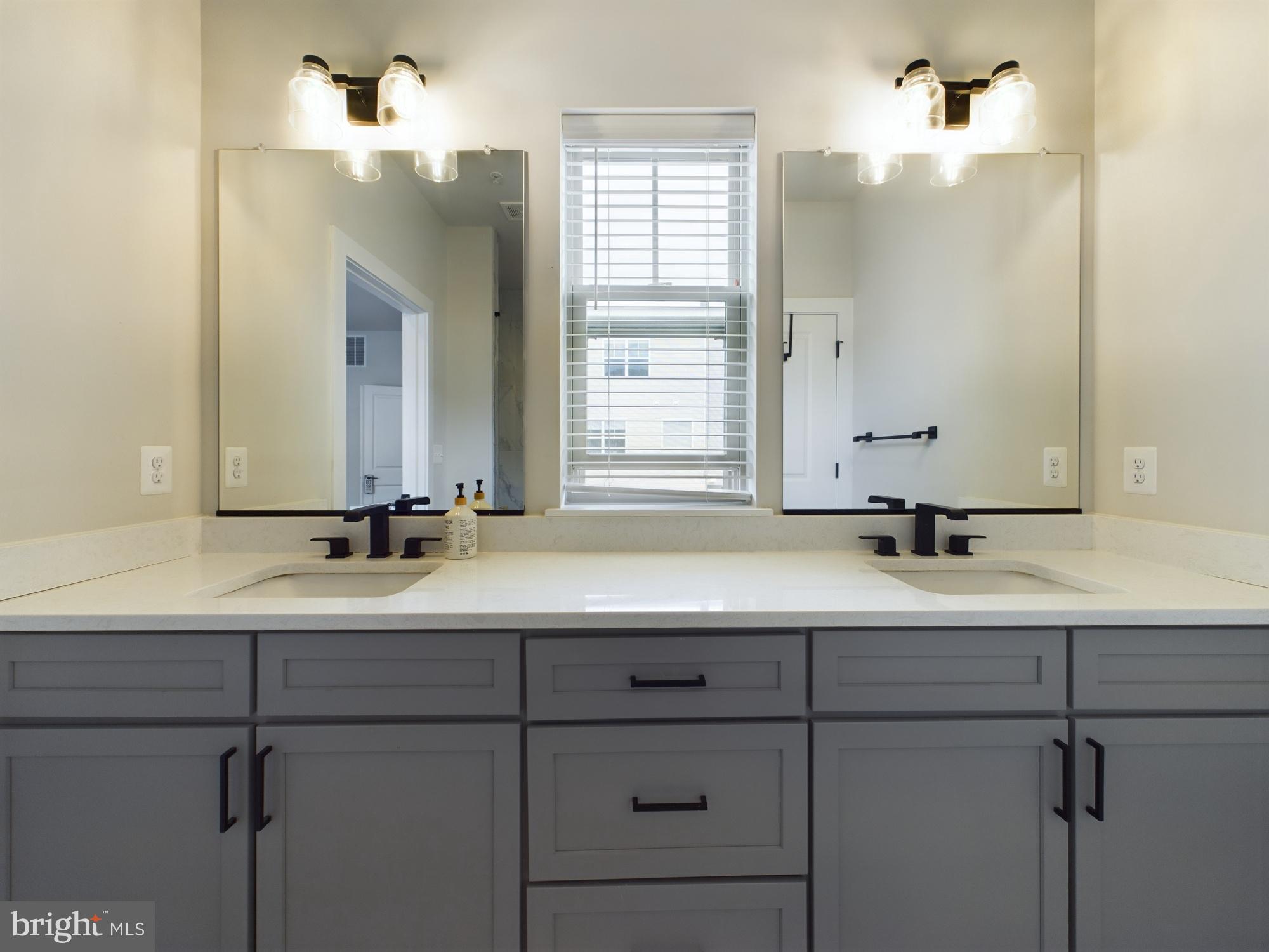 926 CROWN PARK AVENUE