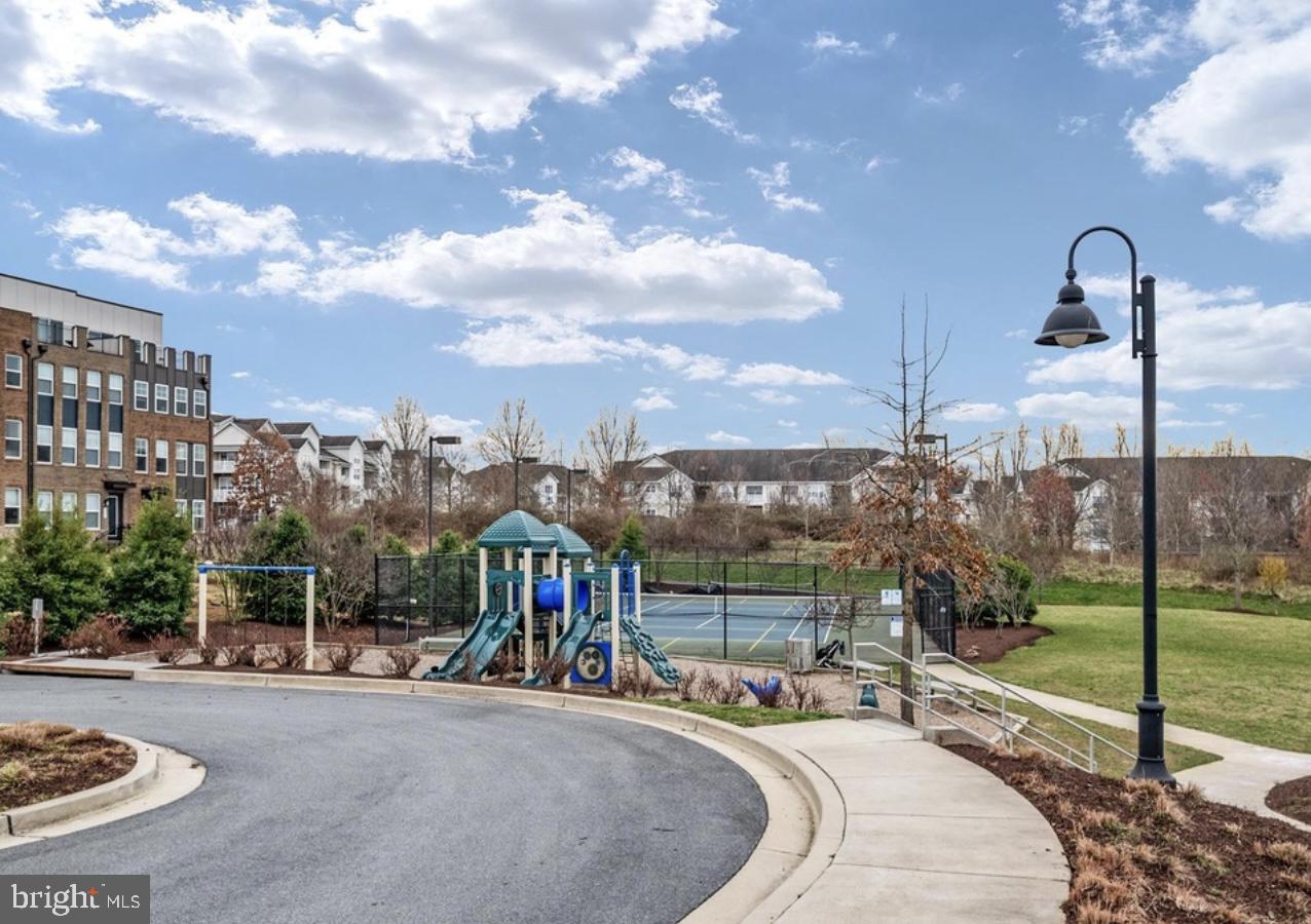 926 CROWN PARK AVENUE