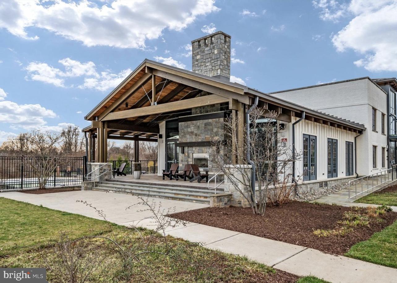 926 CROWN PARK AVENUE