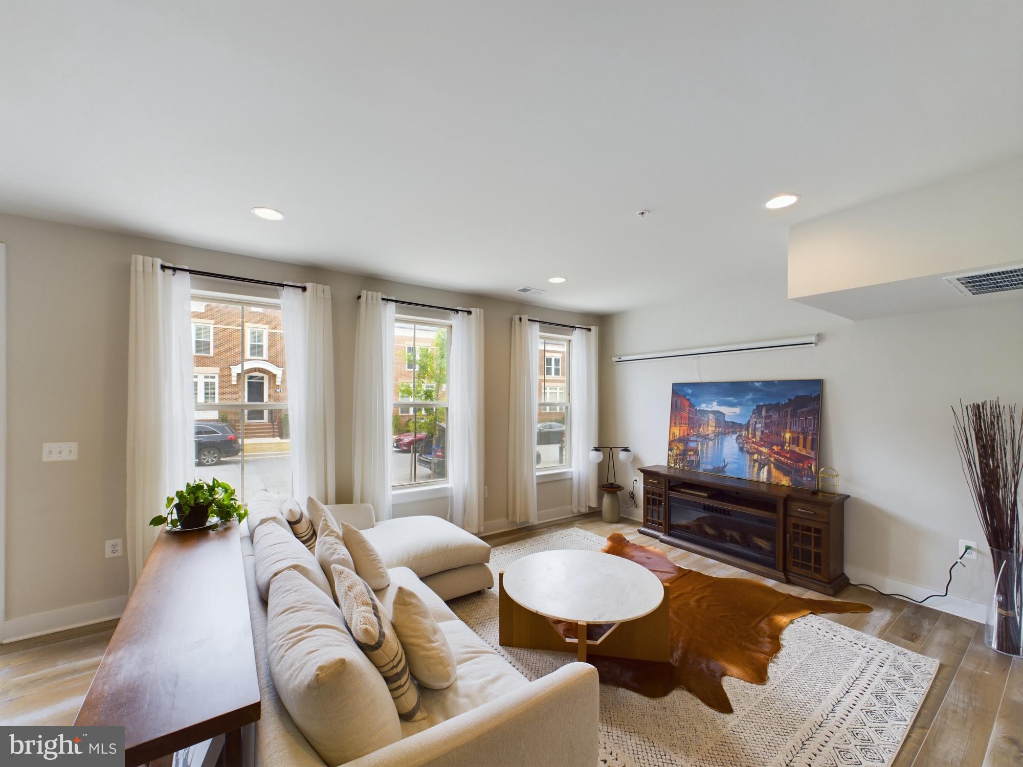 926 CROWN PARK AVENUE