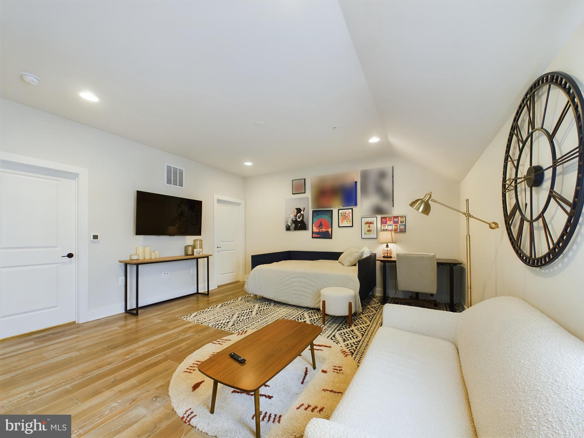 926 CROWN PARK AVENUE