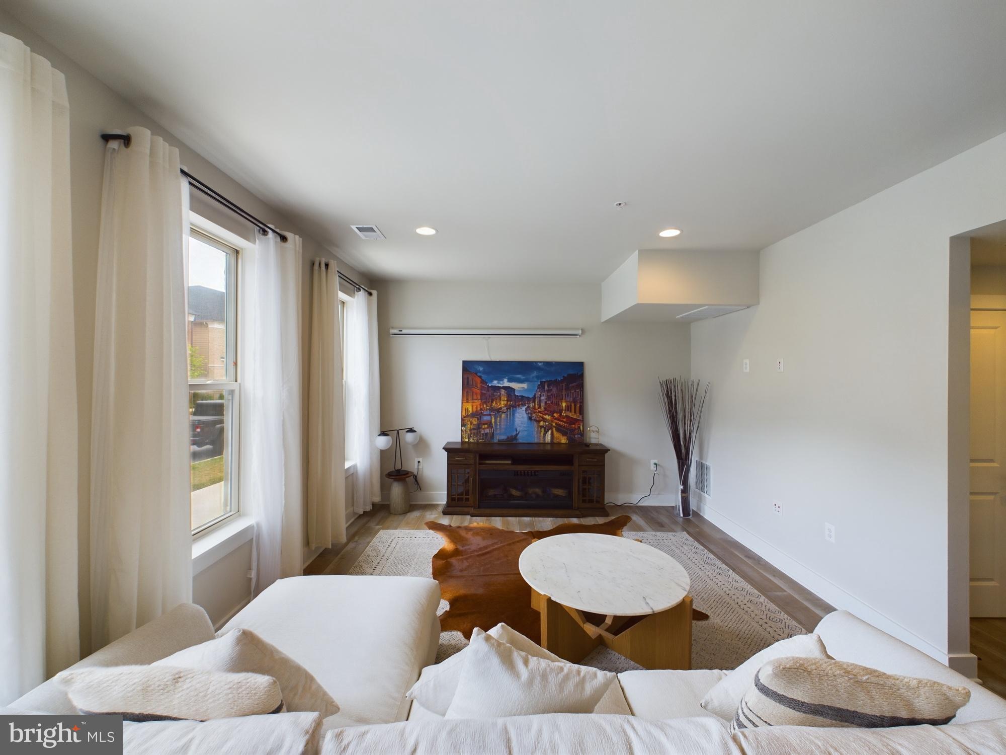 926 CROWN PARK AVENUE