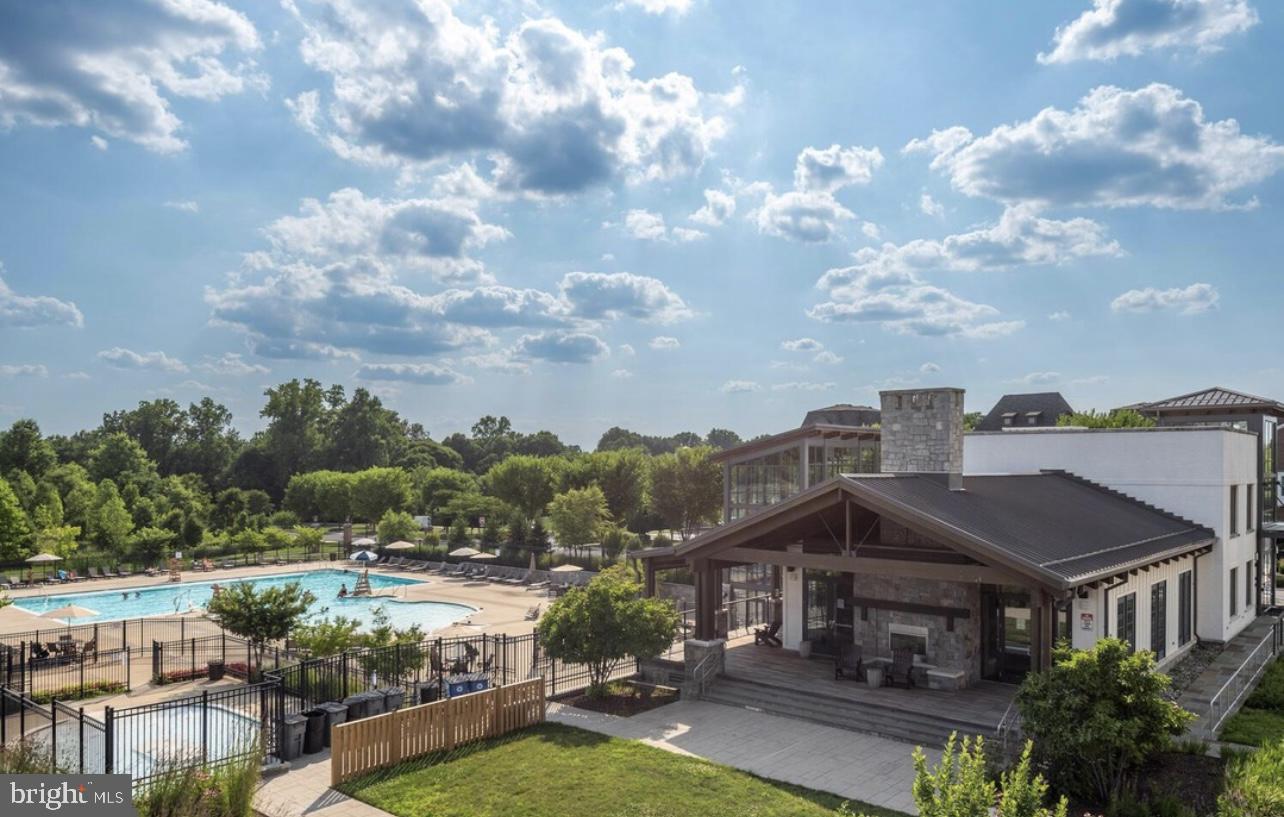 926 CROWN PARK AVENUE