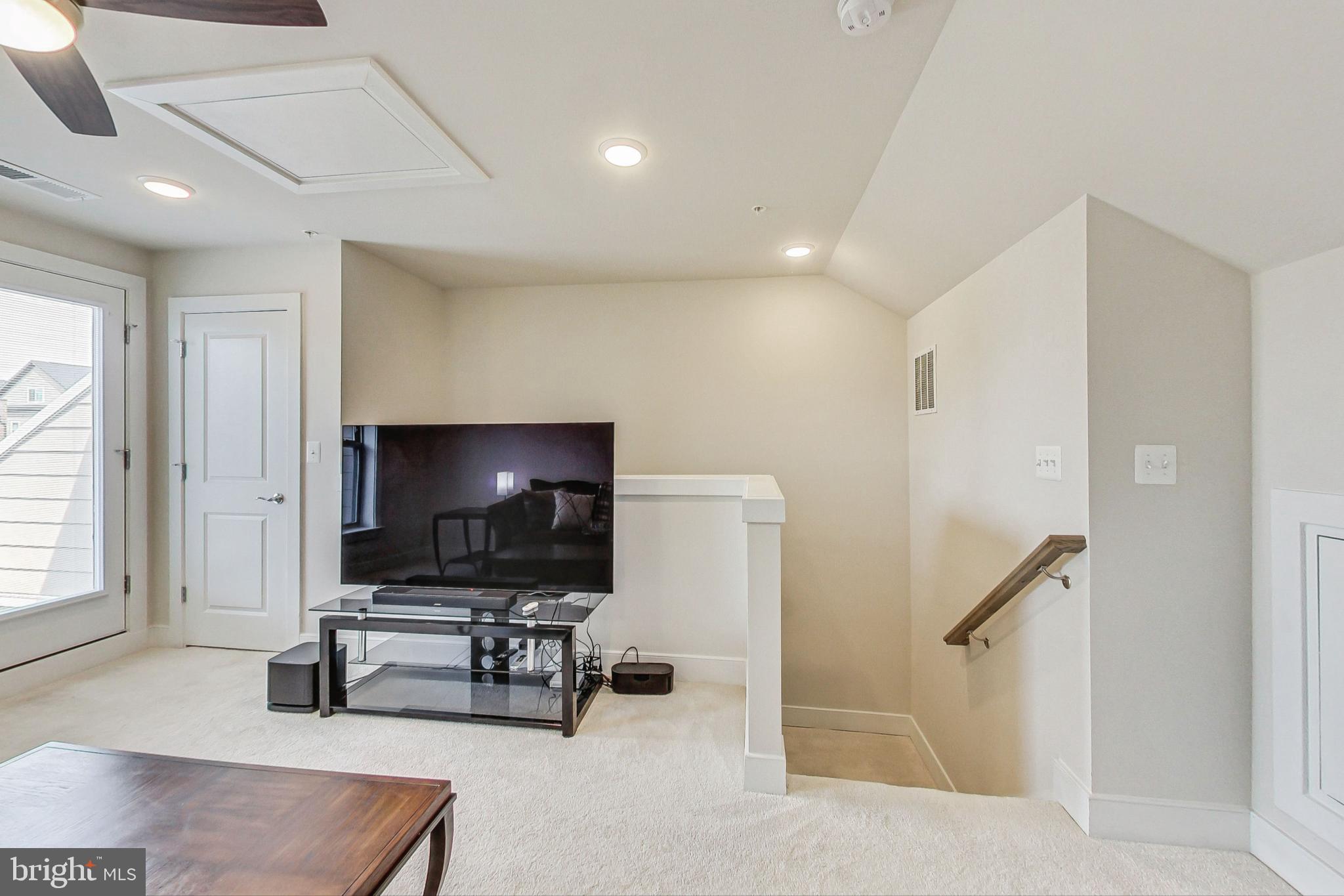 1201 ROCKWELL AVENUE