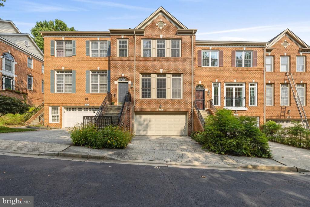 19 CROFTON HILL COURT