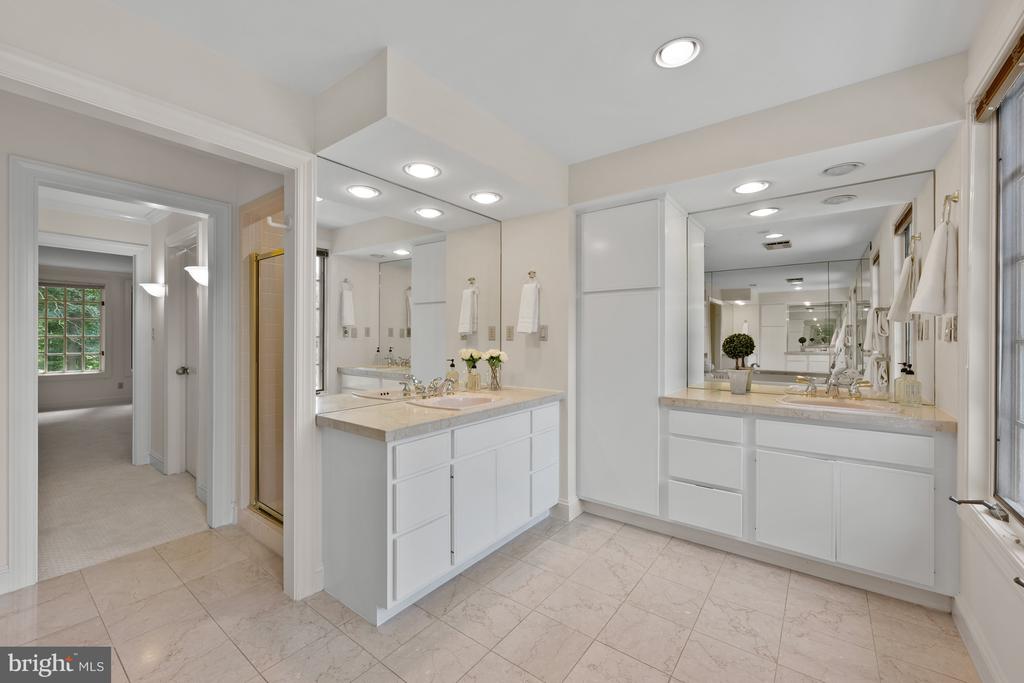10024 Chartwell Manor Ct