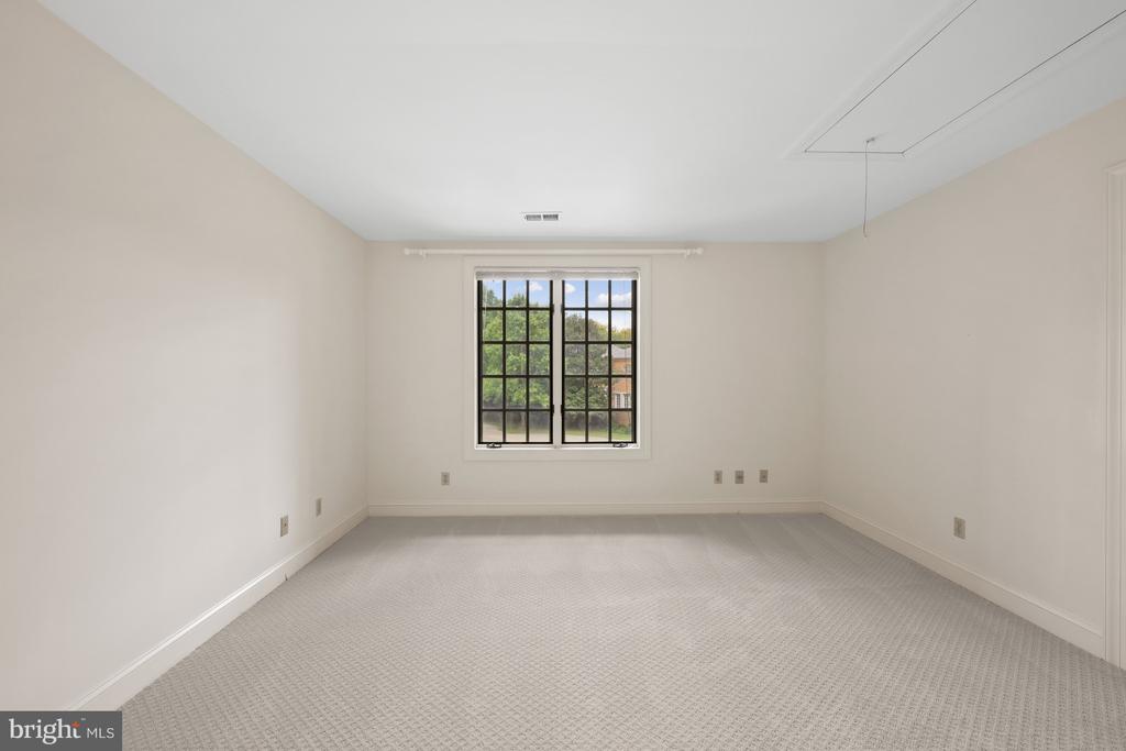 10024 Chartwell Manor Ct