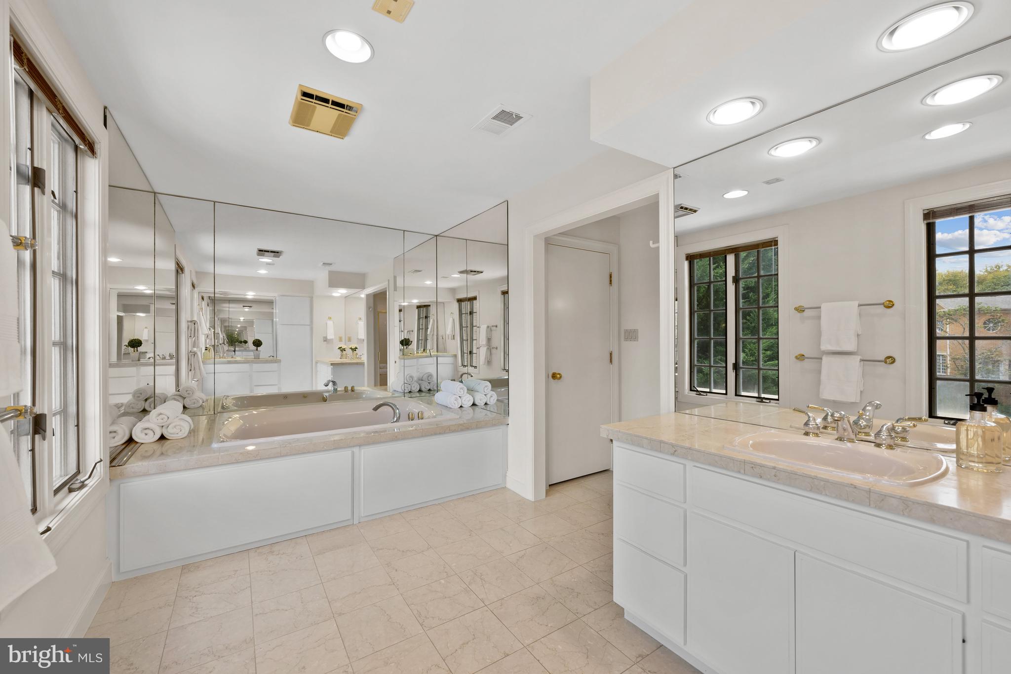 10024 Chartwell Manor Ct