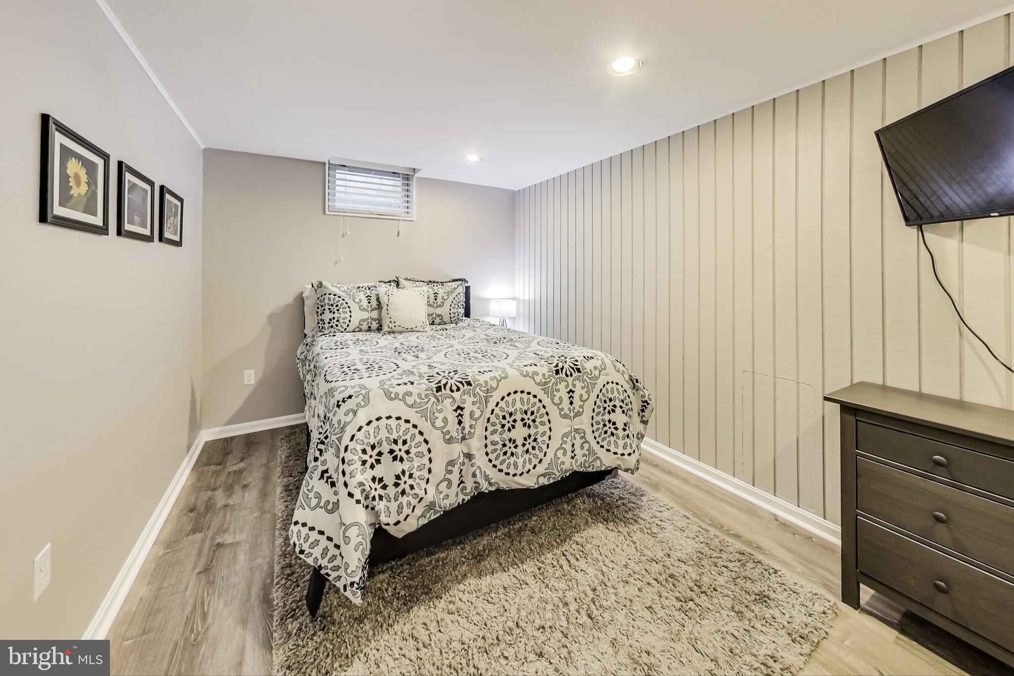 1907 S FALLSMEAD WAY