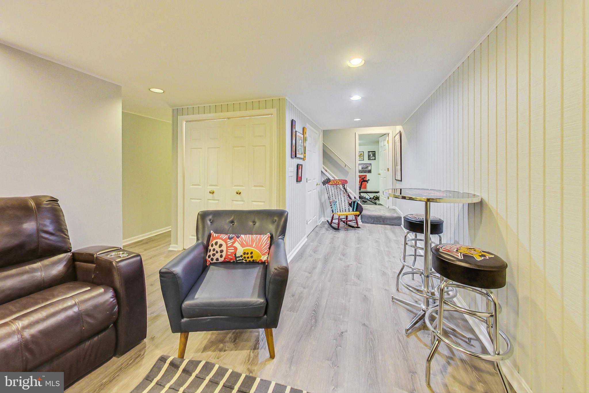 1907 S FALLSMEAD WAY