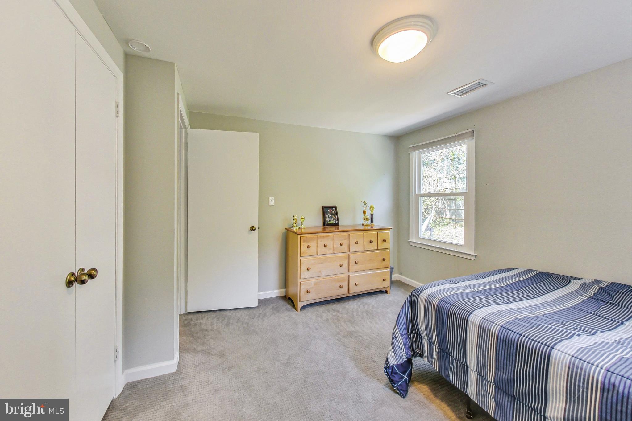 1907 S FALLSMEAD WAY