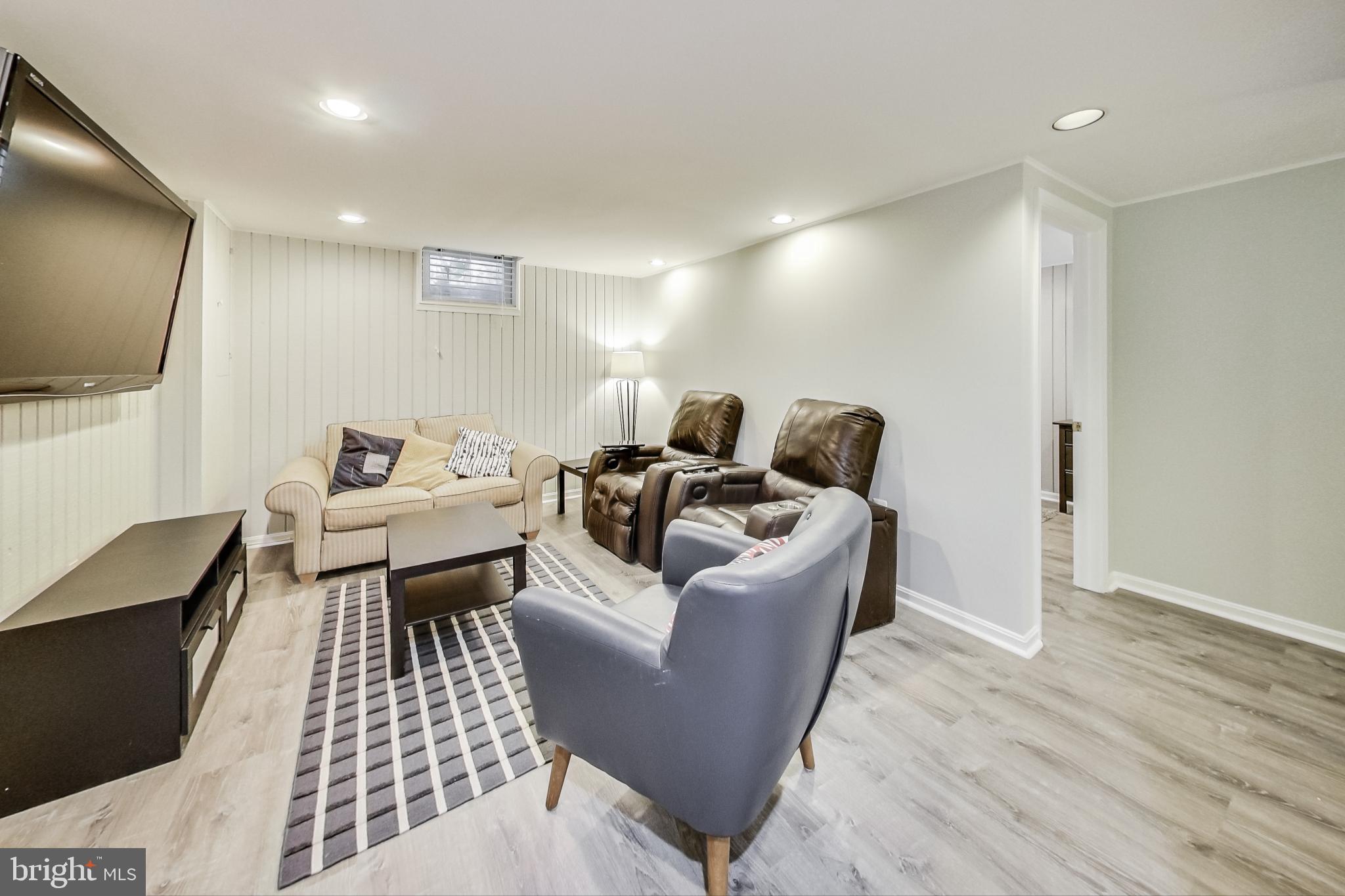 1907 S FALLSMEAD WAY