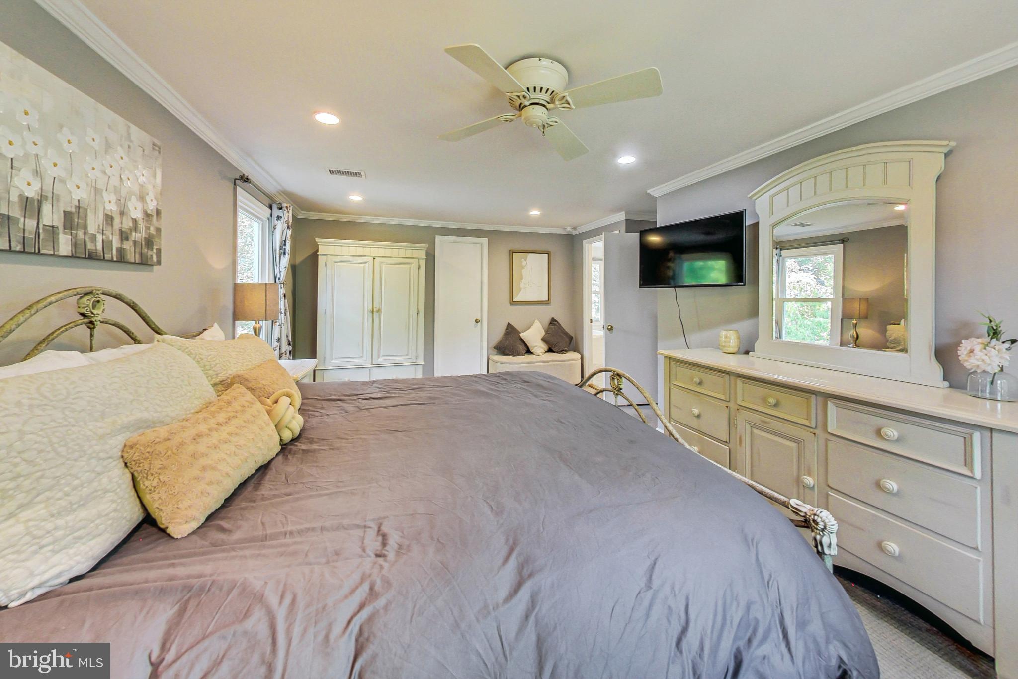 1907 S FALLSMEAD WAY