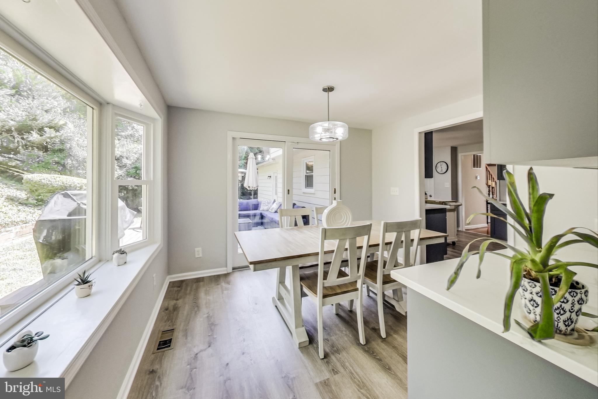 1907 S FALLSMEAD WAY