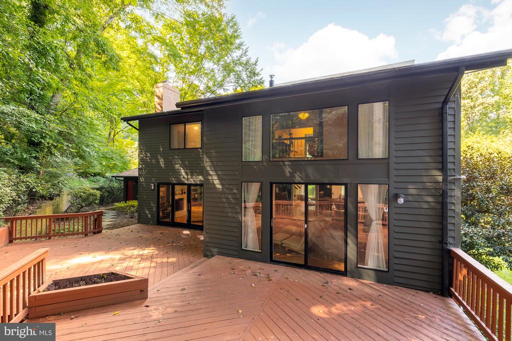 6808 CARLYNN COURT
