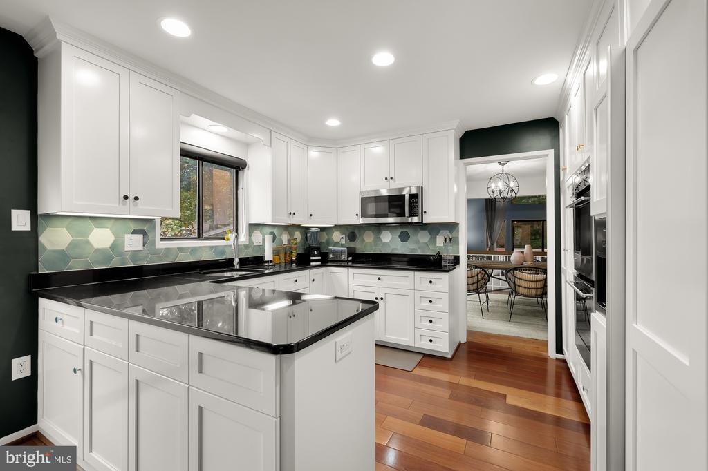 6808 CARLYNN COURT