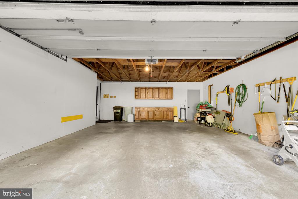 6808 CARLYNN COURT
