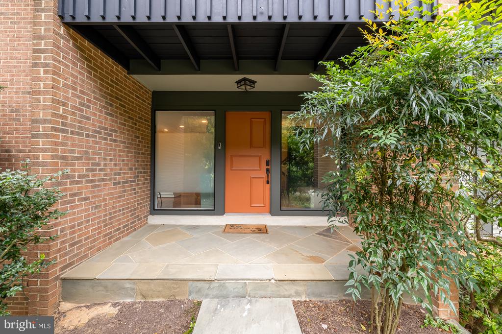 6808 CARLYNN COURT
