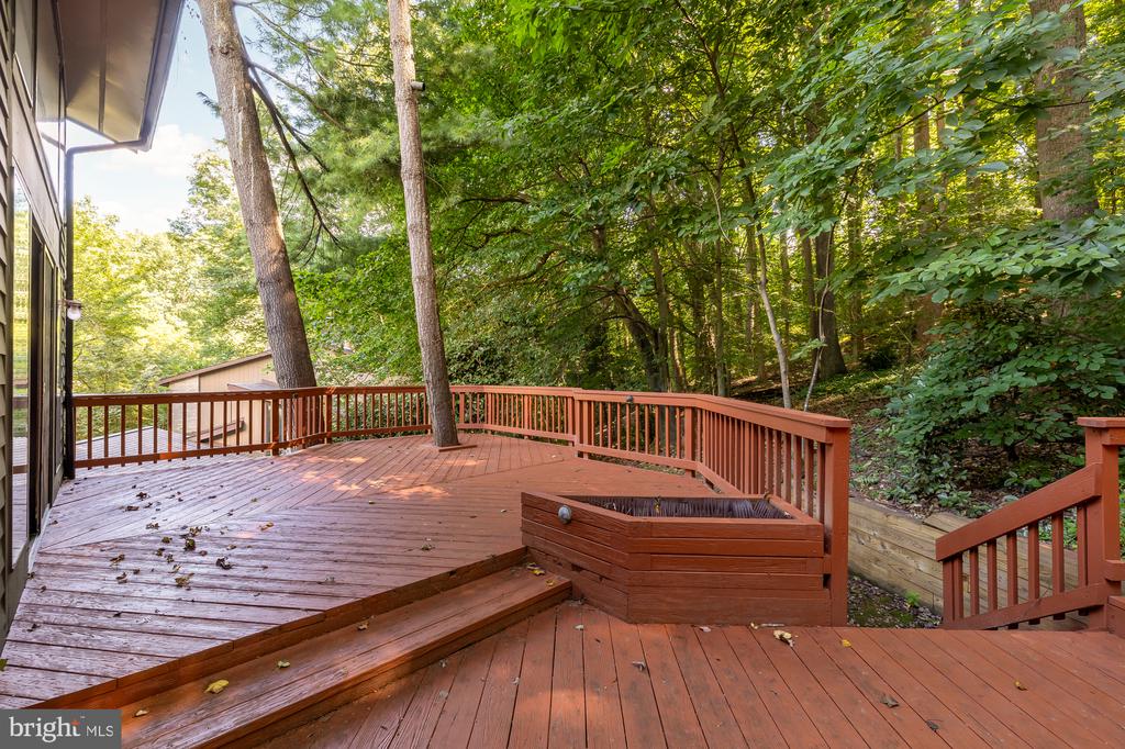 6808 CARLYNN COURT