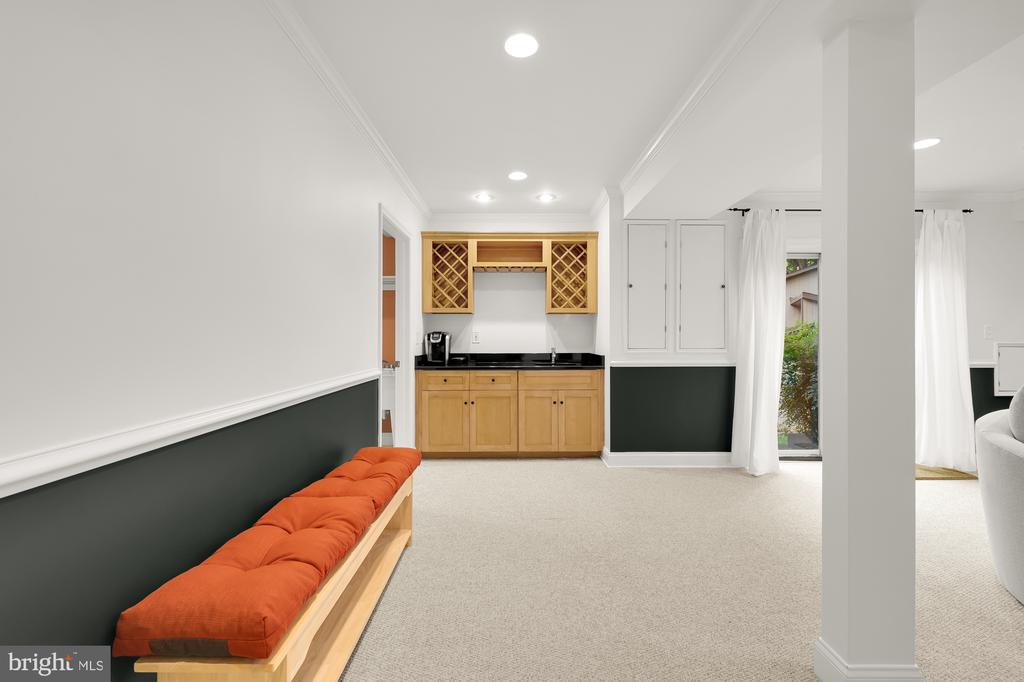 6808 CARLYNN COURT
