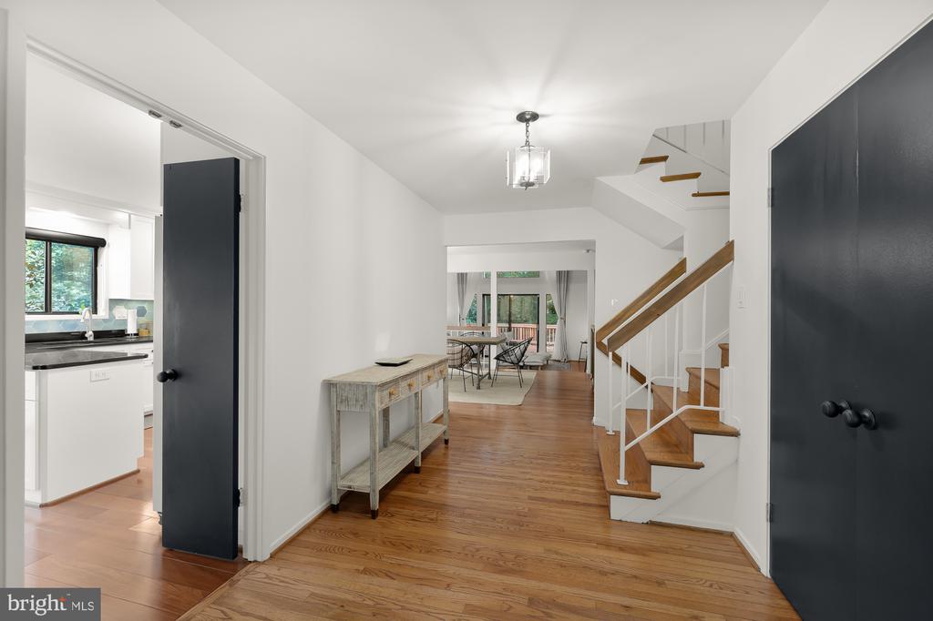 6808 CARLYNN COURT