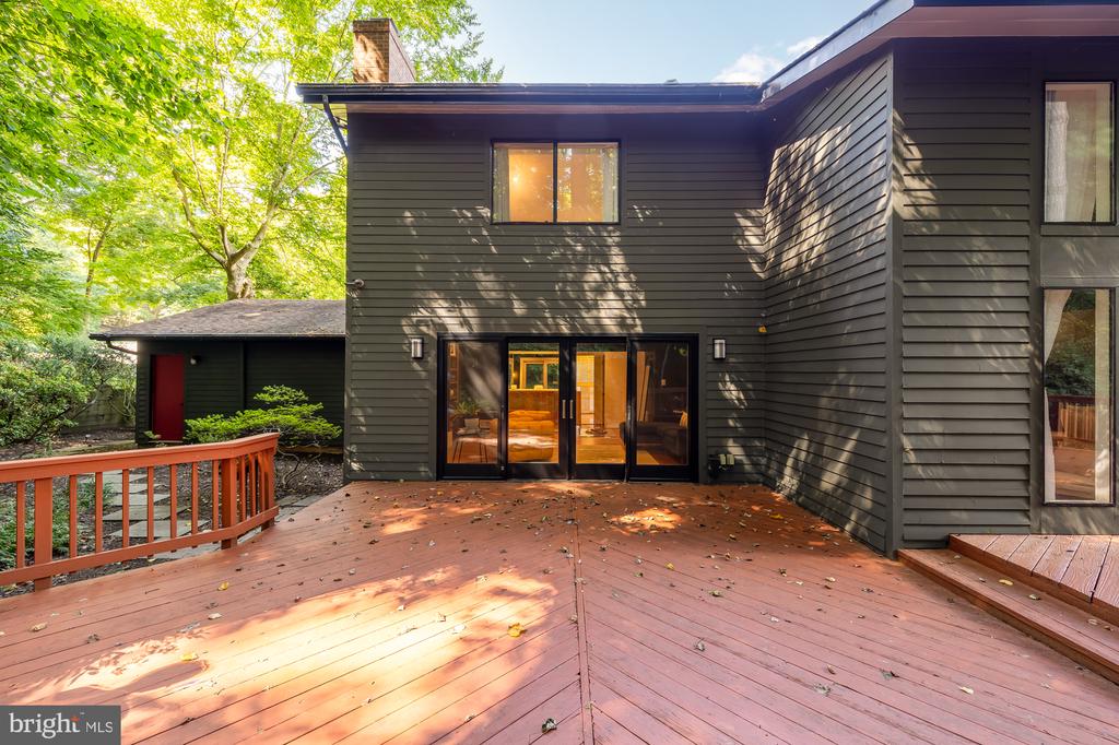 6808 CARLYNN COURT