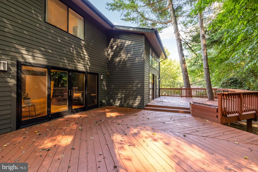 6808 CARLYNN COURT