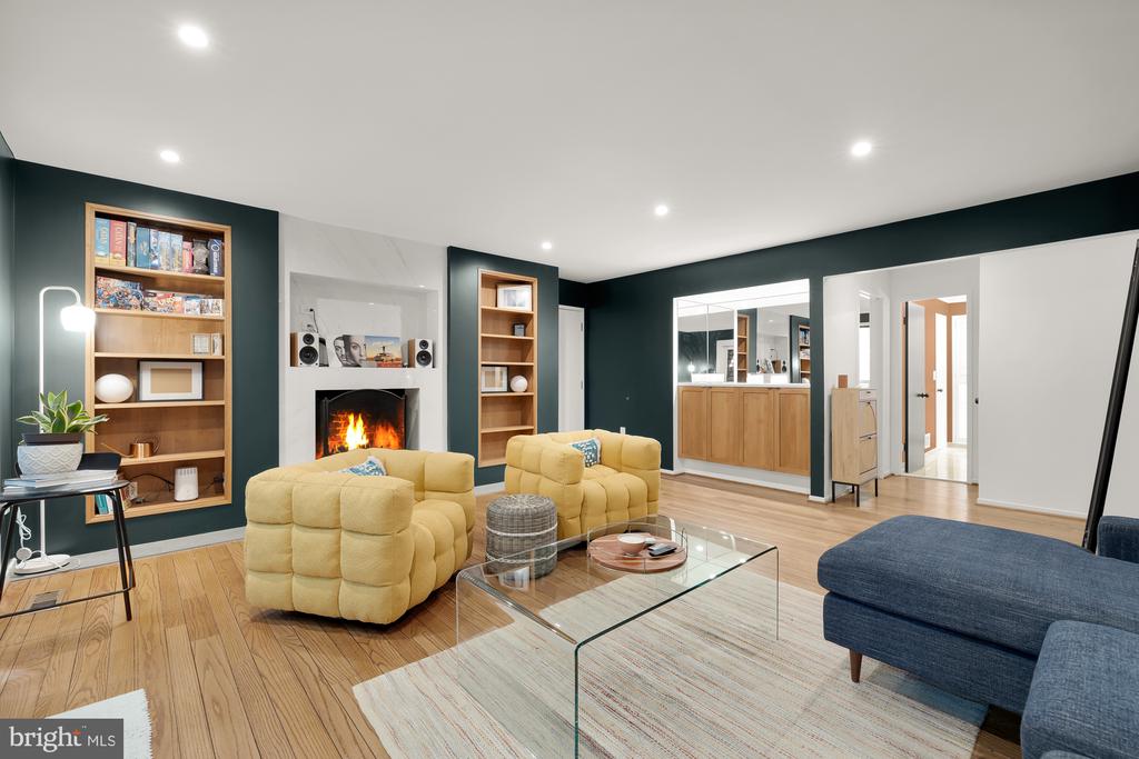 6808 CARLYNN COURT