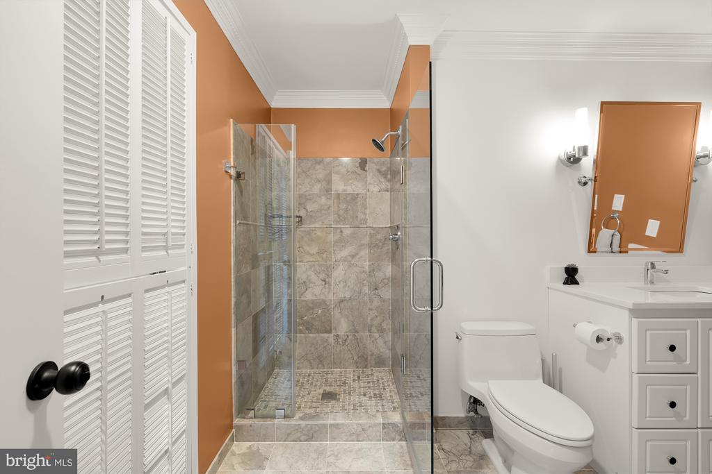 6808 CARLYNN COURT