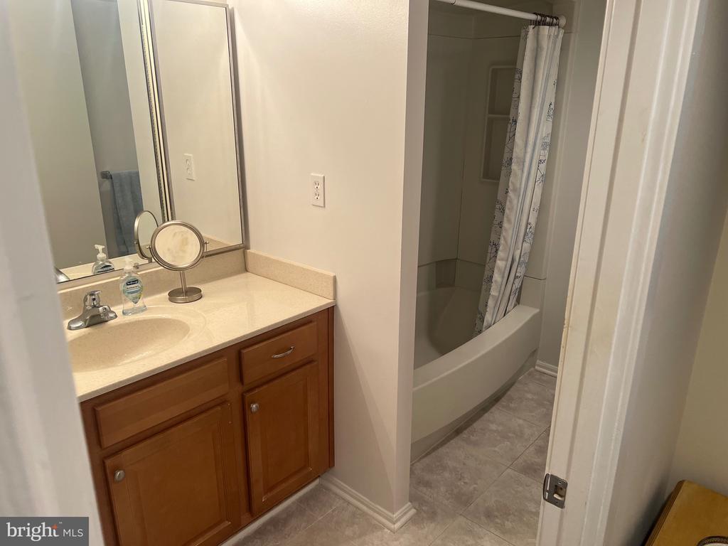15100 INTERLACHEN DRIVE 4-211