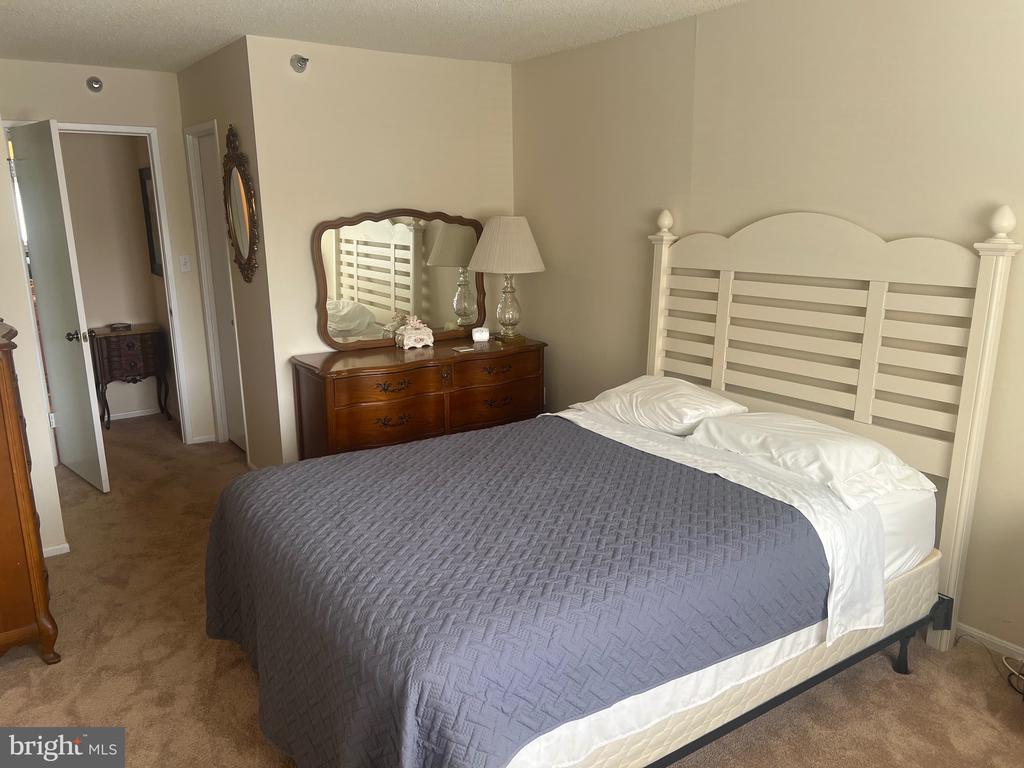 15100 INTERLACHEN DRIVE 4-211