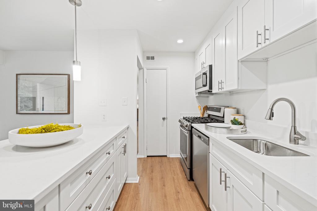 5101 CROSSFIELD COURT 8