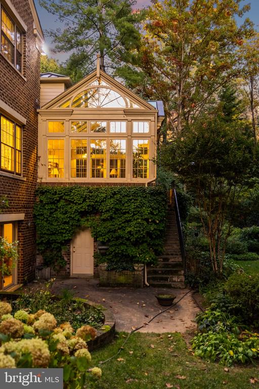 7104 HEATHWOOD COURT