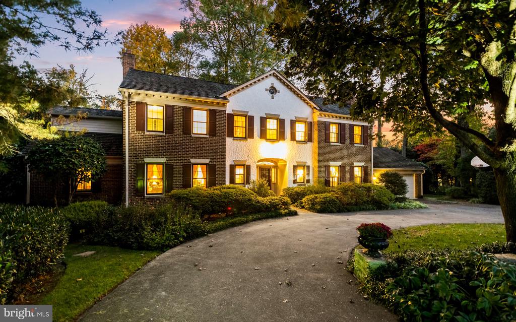 7104 HEATHWOOD COURT