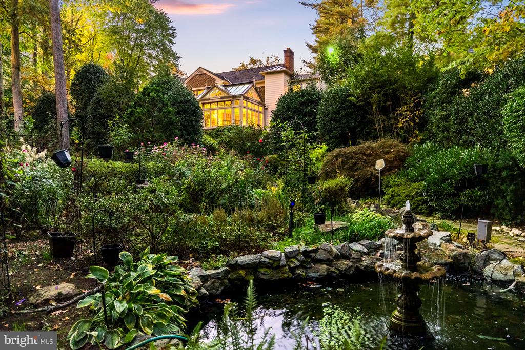 7104 HEATHWOOD COURT
