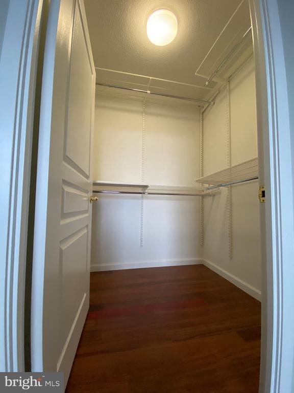 7111 WOODMONT AVE #413